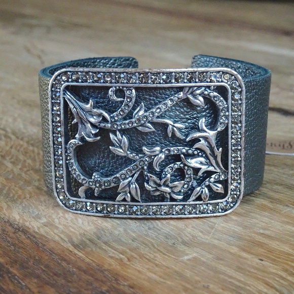 NWT Lucky Brand Leather Cuff Silver Belt Buckle Bracelet Pavé Magnetic Closure - Picture 3 of 9